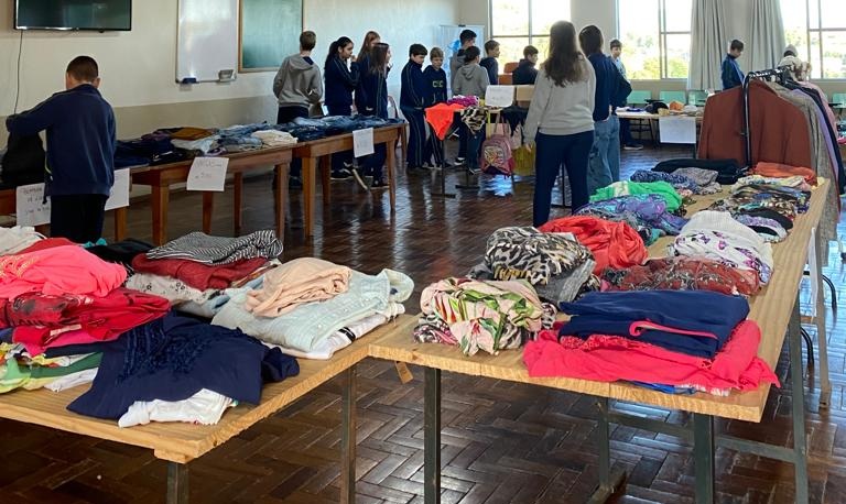 Estudantes do Colégio Sinodal Conventos arrecadam doações para Brechó Solidário